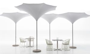 Plant, ombrellone moderno per spazi esterni